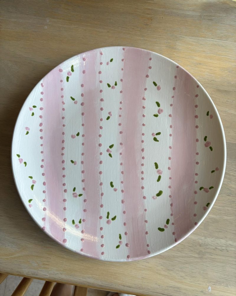 Plate with pink stripes and small flowers